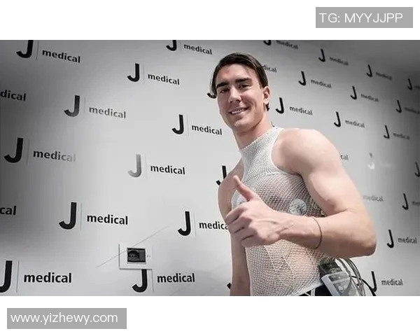 弗拉霍维奇：从天才前锋到足球巨星的蜕变之路与未来展望