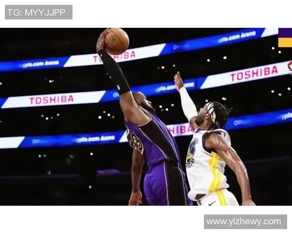 湖人勇士激战11月30日NBA赛场巅峰对决引发球迷热议